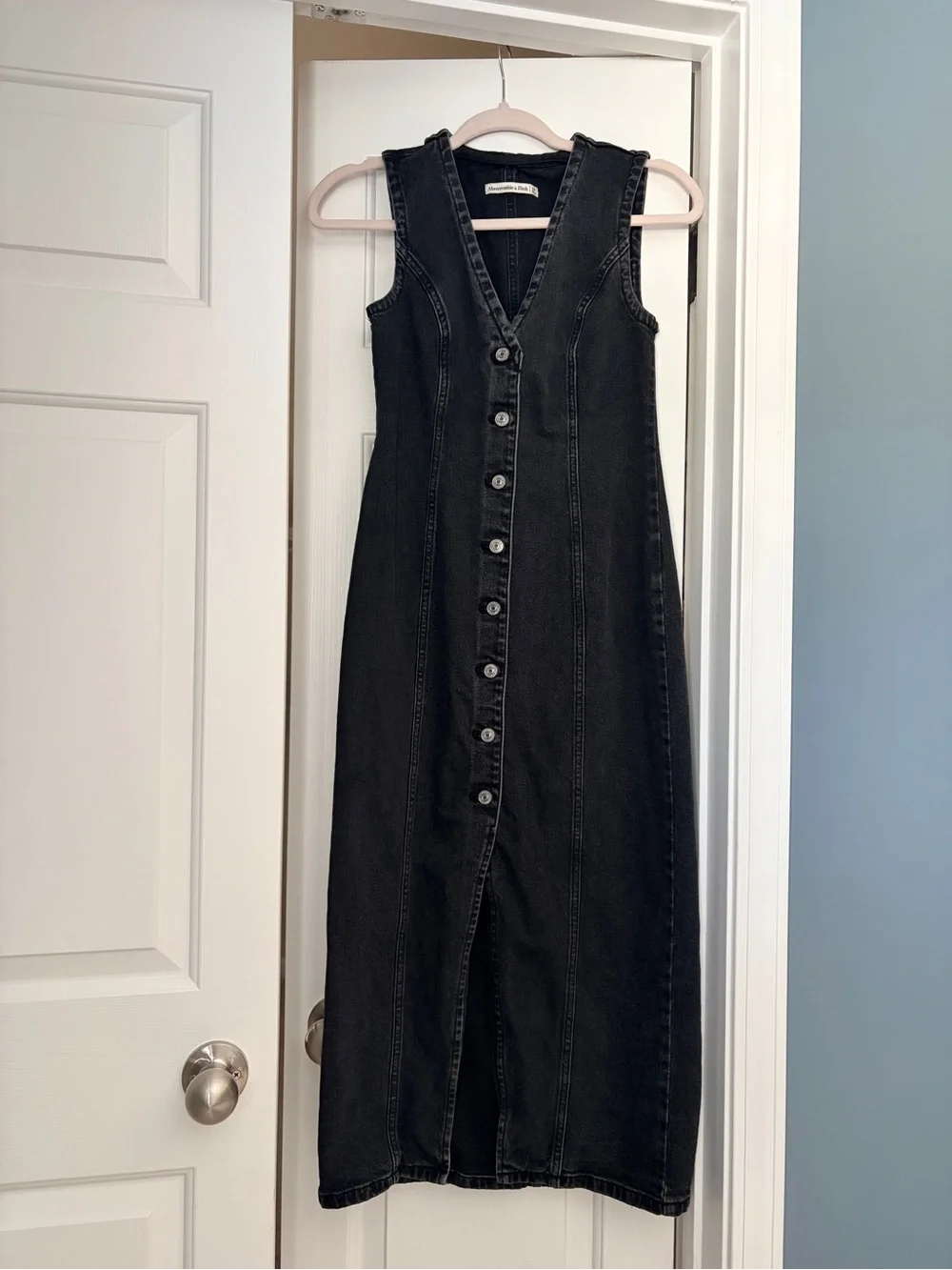 Abercrombie & Fitch Black Sleeveless Button-Front Denim Maxi Dress